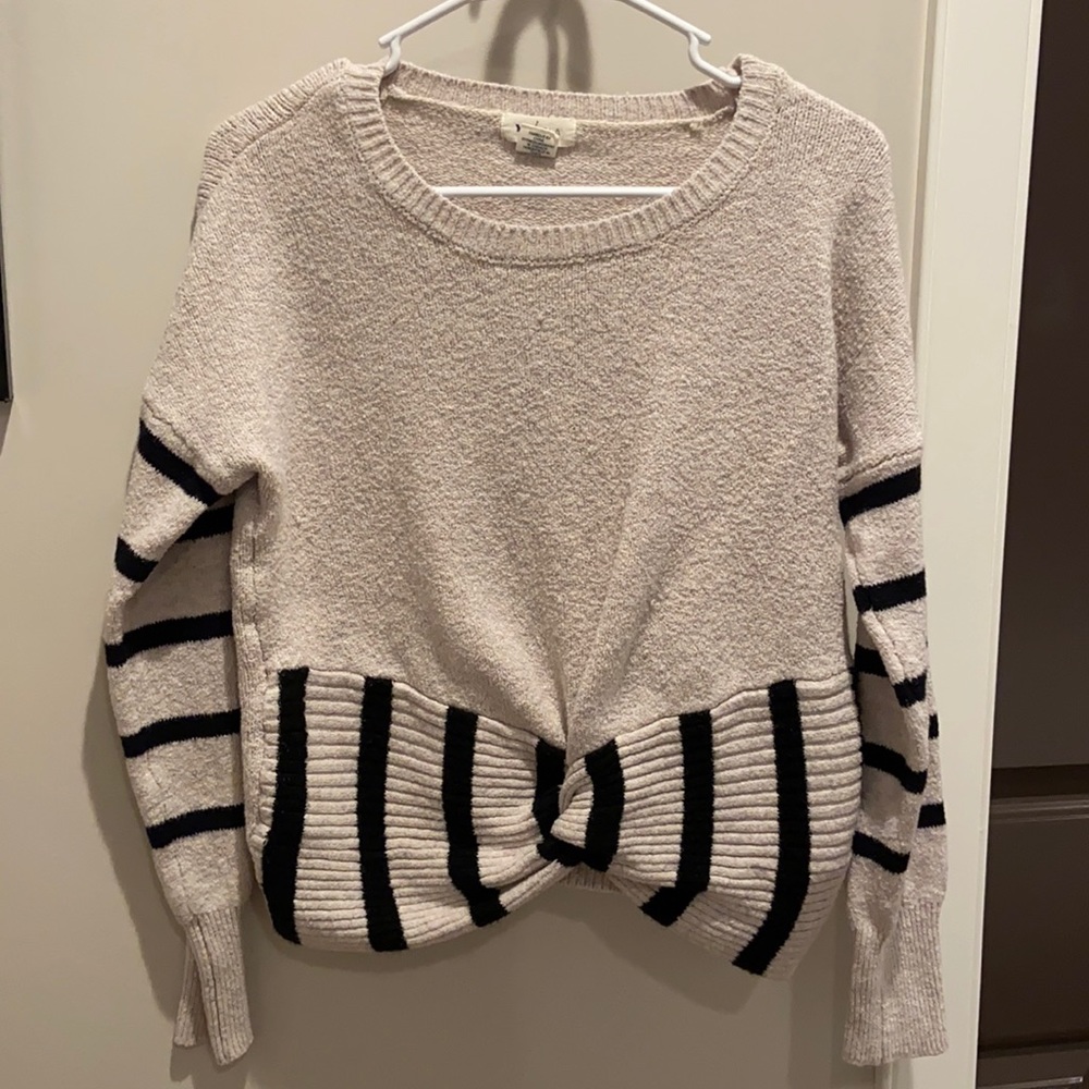 Yes/Lola, medium, white/grey with black stripes